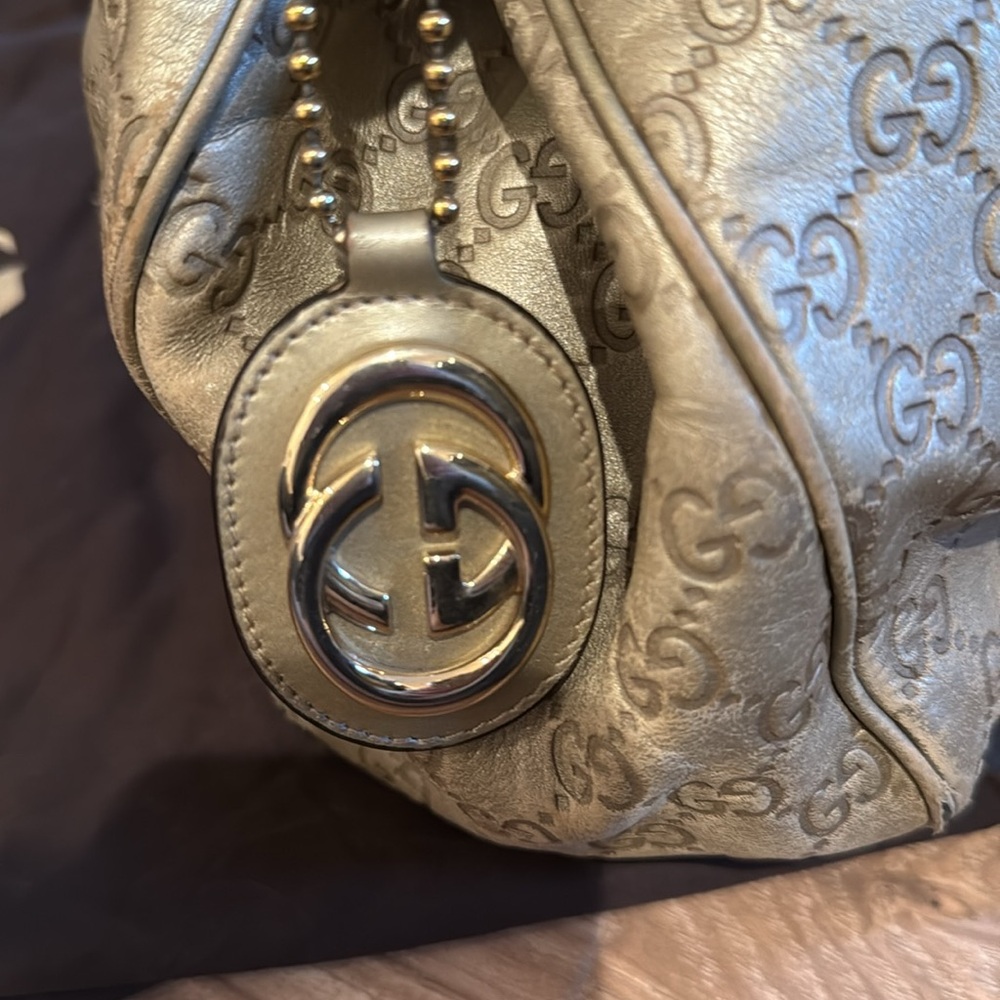 Well loved Gucci Sukey Medium Gold 100% authentic.  Comes with dustbag. - Picture 5 of 13